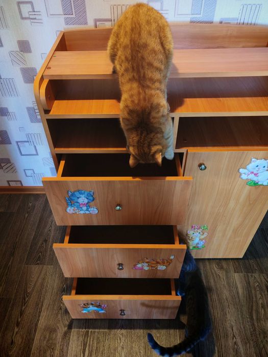 Продам пеленальный столик