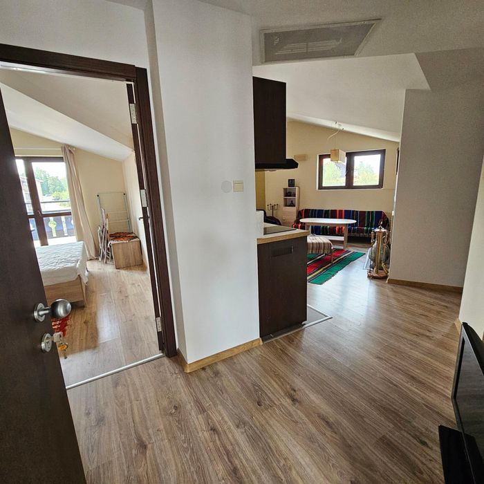 Обзаведен тристаен апартамент за продажба в жил. сграда  в Банско