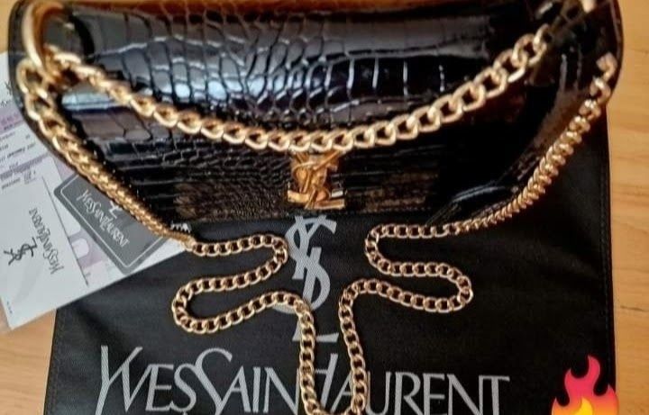 Geanta damă model croco, accesorii metalice aurii, saculet, etichetă