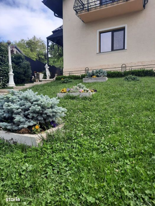 Casa cu etaj la Hudum