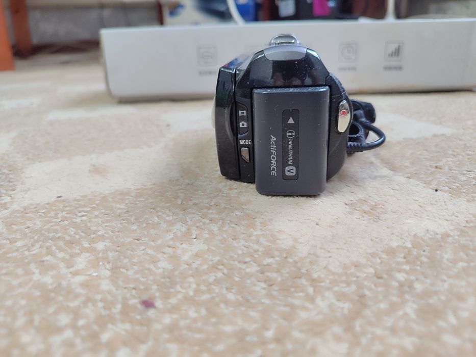 Продам видеокамеру SONY