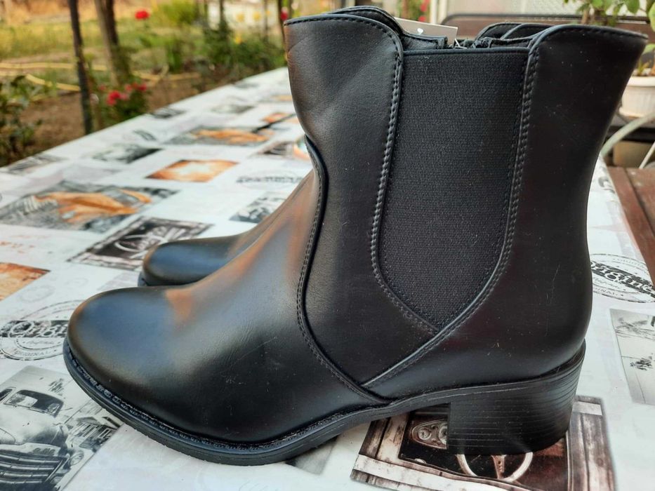 Дамски боти черни