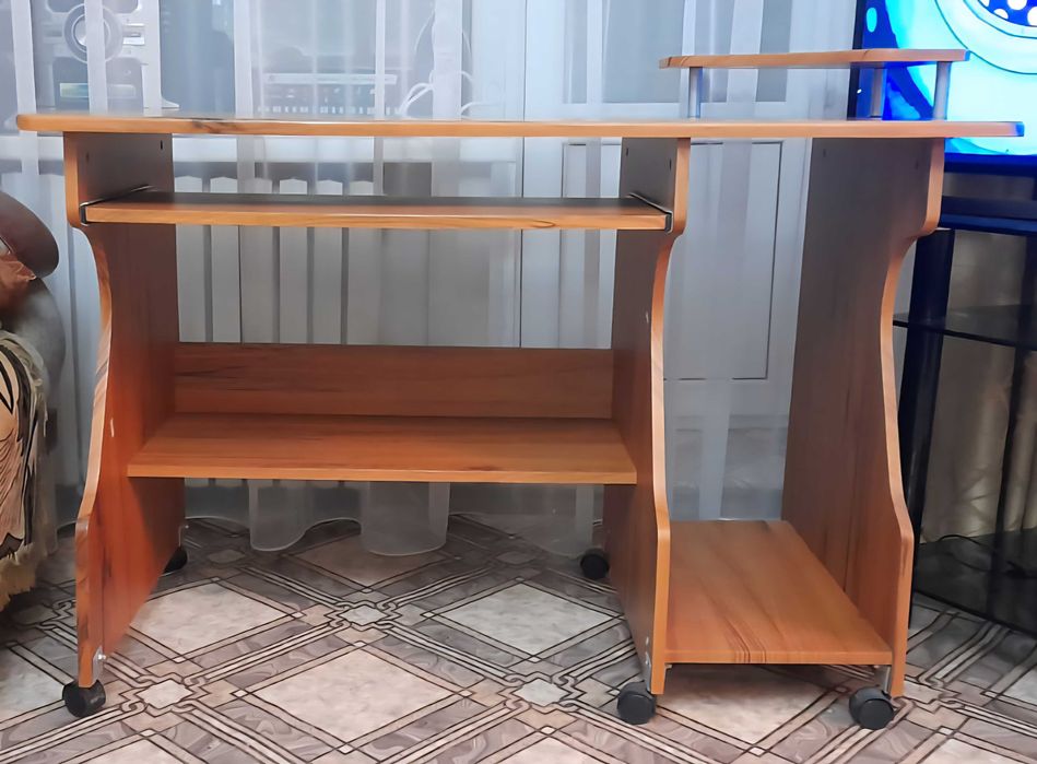 Компьютерный стол