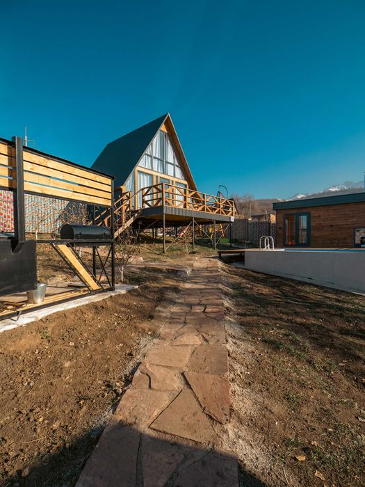 Аренда коттеджа в горах Алматы с бассейном — ЖМИ БАЗА отдыха