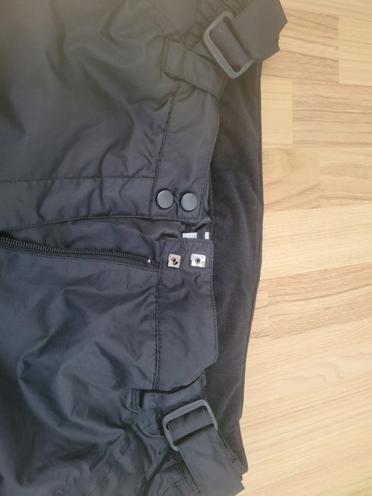 Vând Pantaloni pentru ski