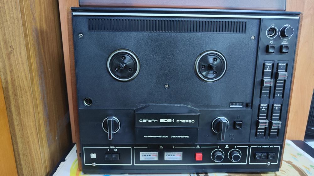 Продам магнитофон Сатурн 202-1