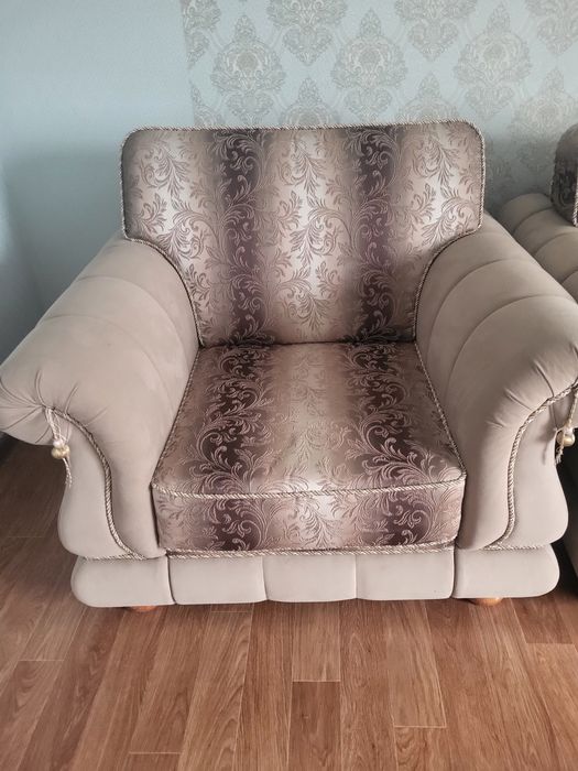 Продам уголок, диван и 2кресла