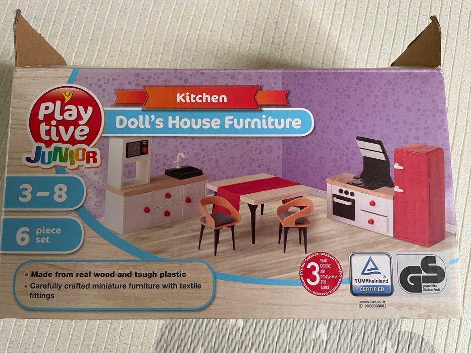 Детска дървена къща за кукли с мебели