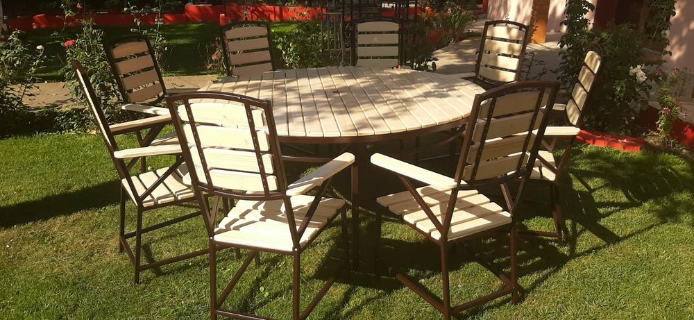 Masa + scaune, gradina.
