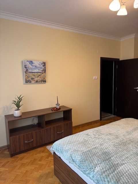 Продава двустаен апартамент в ж.к. Лозенец