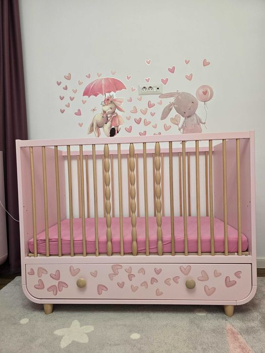 Patut bebelusi si copii cu sertar reglabil in functie de varsta din lemn roz (IKEA) + saltea spuma memorie