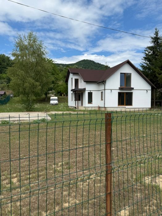 Vând  casă în Tăuții de Sus