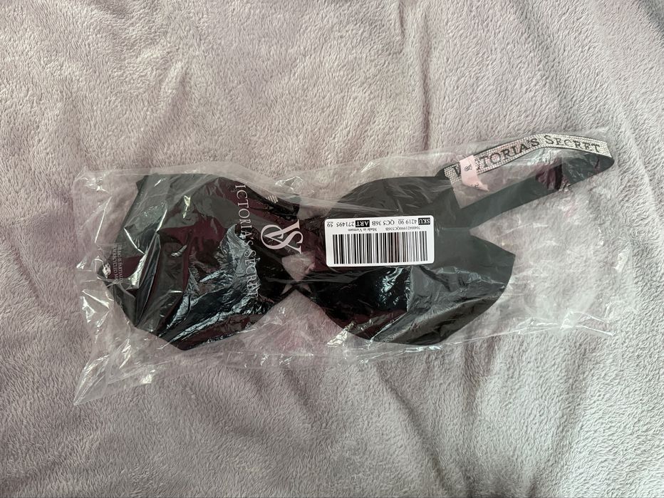 Виктория сикрет. Bombshell Logo Shine Strap Add-2-Cups Push-Up Bra