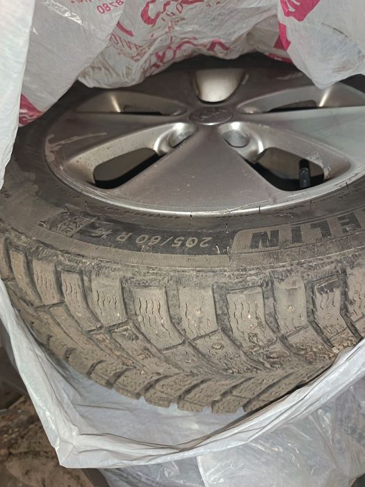Продам комплект зимней резины с дисками R 16