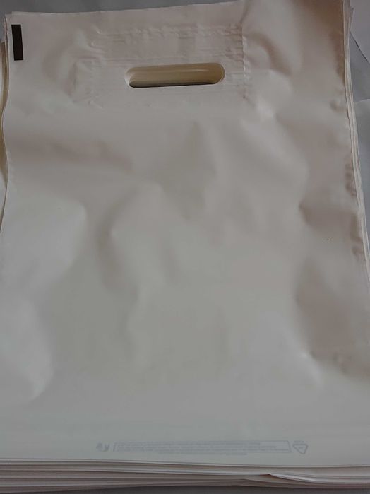 Pungi-sacose diverse marimi albe ionizate pentru serigrafie cu maner tip banana rezistente; productie plastic reciclabil-reutilizabil.
