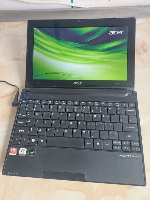 Vând Acer Aspire One 522 [nu ține bateria] + încărcător //poze reale