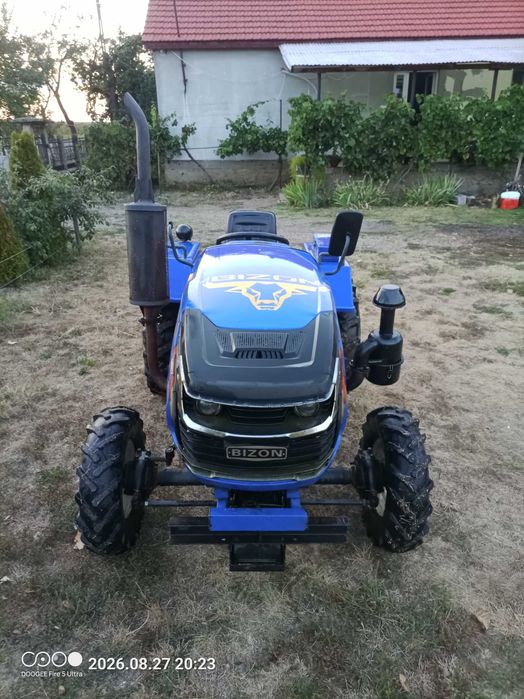 Tractor  4*4. 20 cai