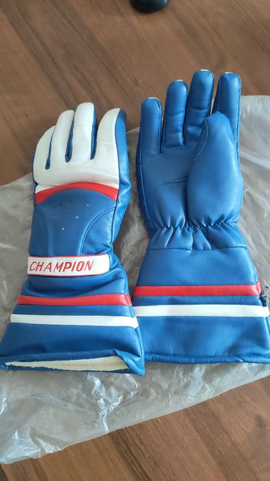 Перчатки хоккейные