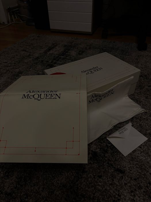 Alexander McQueen – Negru cu Alb | Mărimea 44