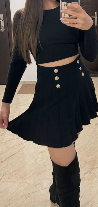 Дамска пола в черен цвят