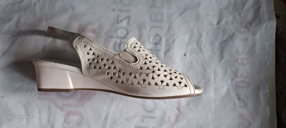 Новые кожаные,летние женские босоножки фирмы RESPECT АНГЛИЯ разм.37 5,