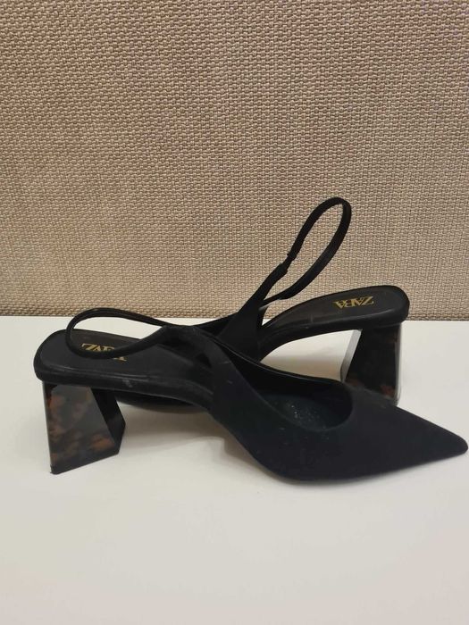 Елегантни обувки Zara.