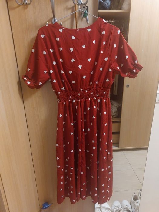 Rochie rosie cu inimioare albe
