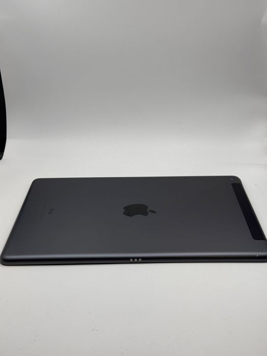 Ipad 8 128GB 95% Grad A Garantie 24 Luni - zonemag.ro