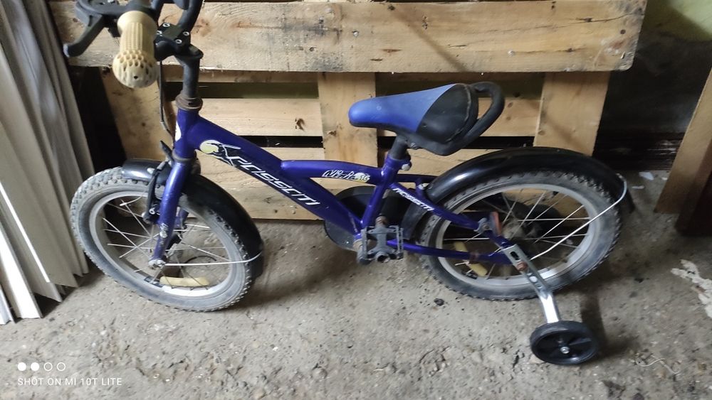 Детско колело с помощни колелца 
Гуми 16-ки
Само лично предава