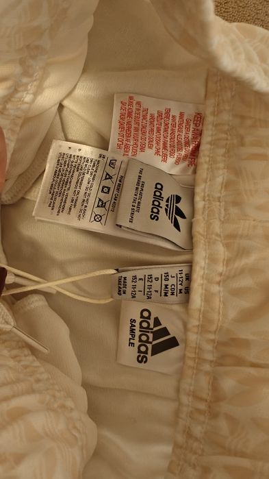 Vând pantaloni copii