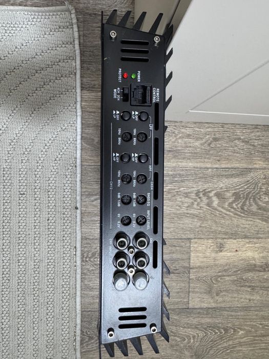 Усилитель в автомобиль