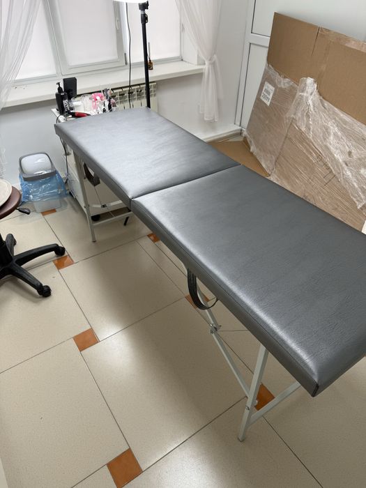 Продам кушетку срочно