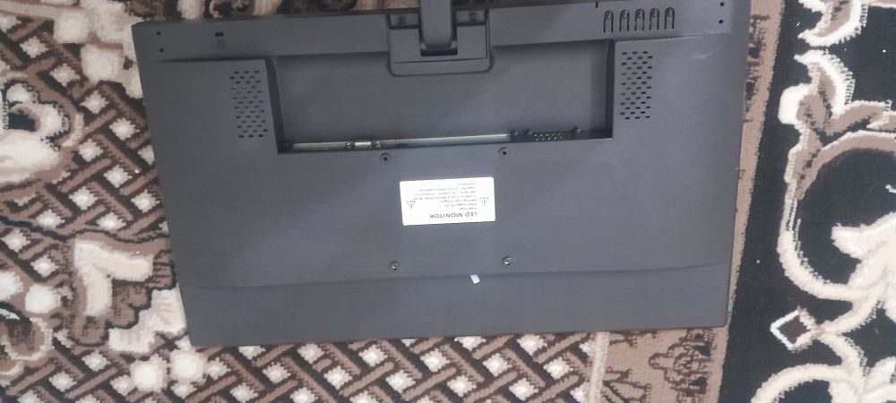 Monitor sotiladi 22lik