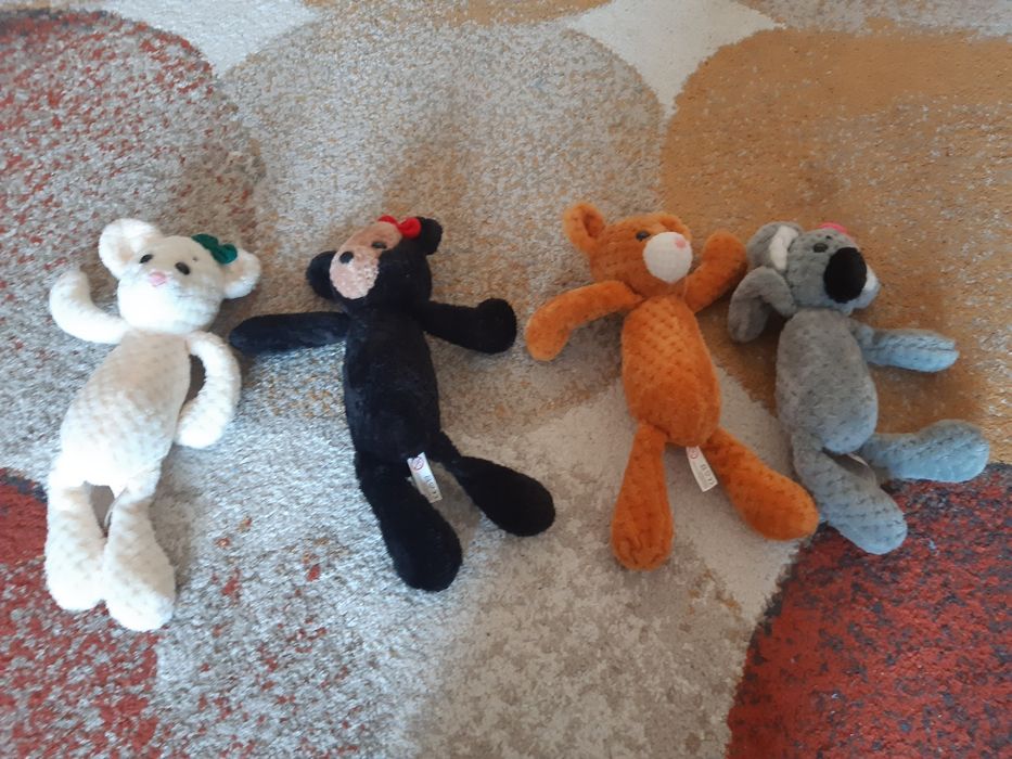 Vând 4 ursuleți de la profil