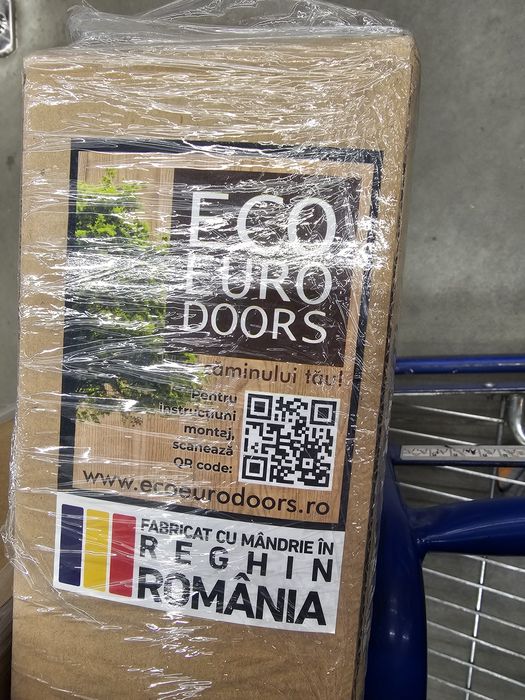 2 uși albe lucioase cu toc ! Ambele 1.000  lei