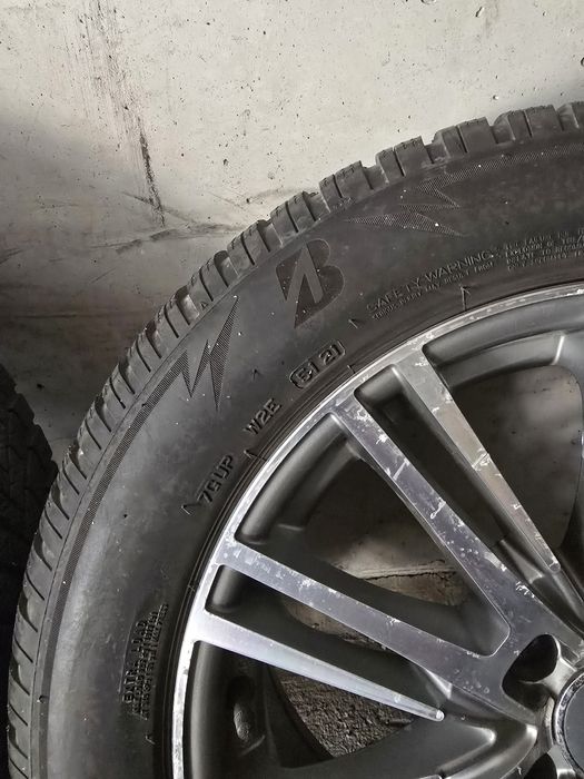 джанти с гуми Bridgestone Blizzak 225/55/17 за Ауди