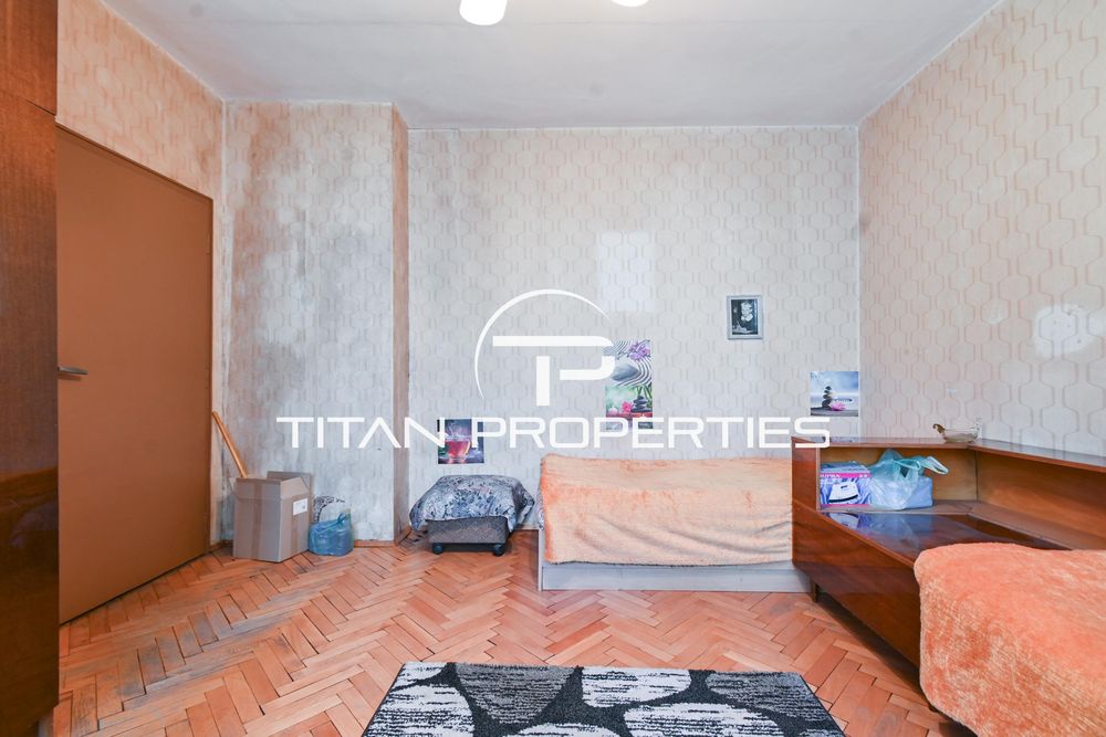 Тристаен за продажба в кв. Сухата река