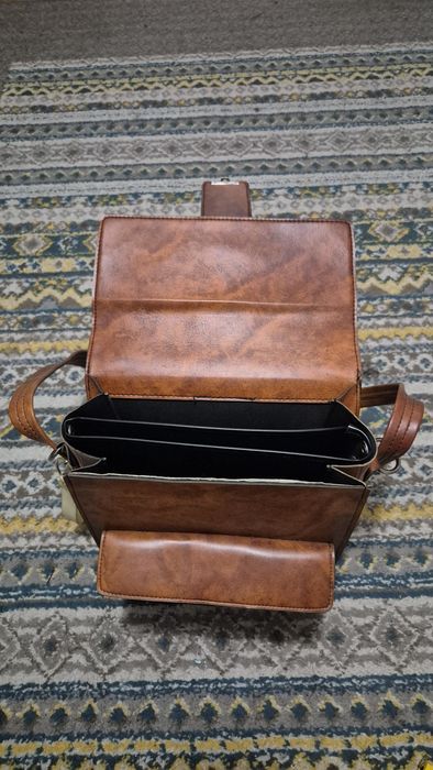 Vând geanta vintage maro