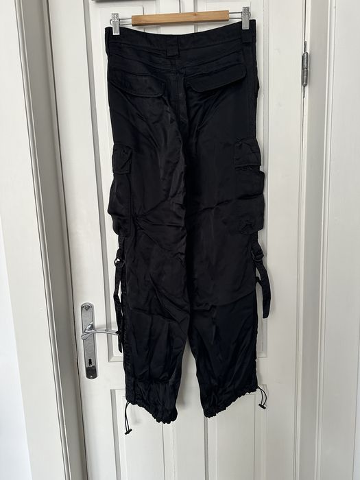 Pantaloni cargo satinati Zara