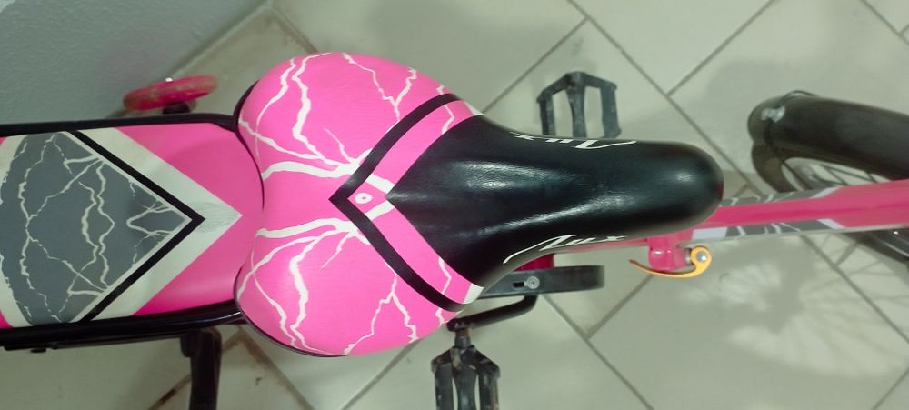 Детский велосипед на девочку