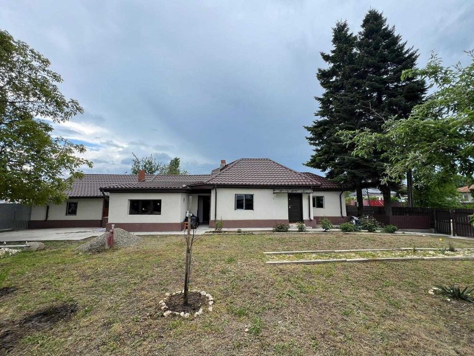 Vanzare Teren intravilan 4971 mp și Casă renovată complet exterior