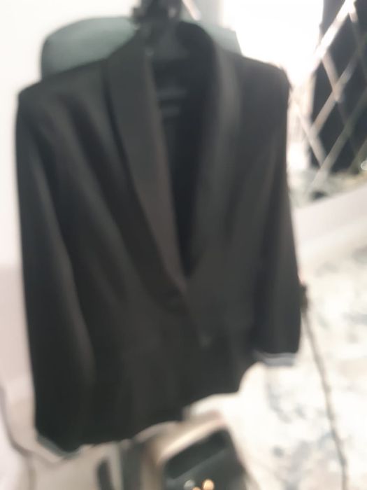 Продам плащ и пиджак.