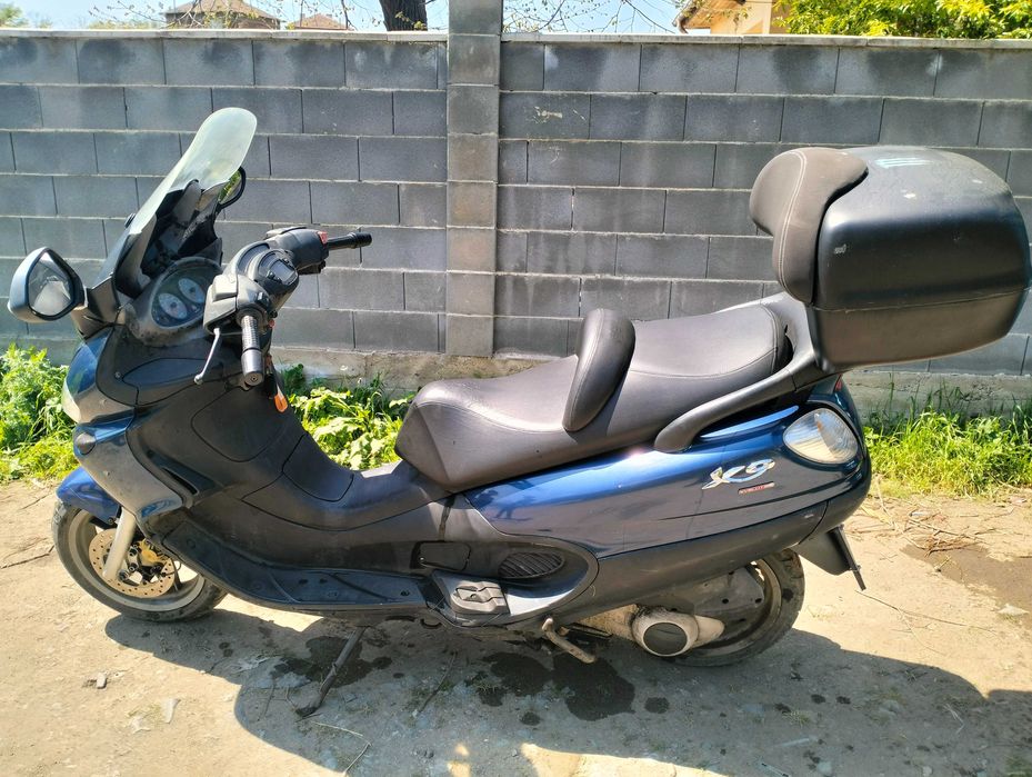 Продавам скутер piagio x 9 200 cc