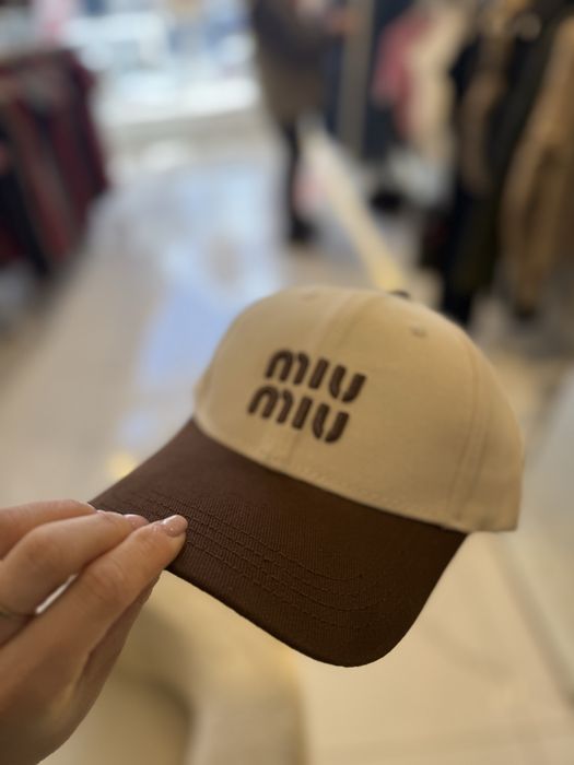 Miu miu шапки 29€ за брой