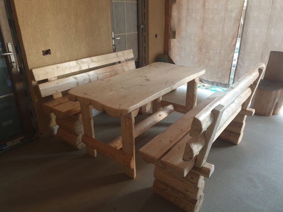 Cusca pui iepuri caini ,mese ,fantani, obiecte rustice