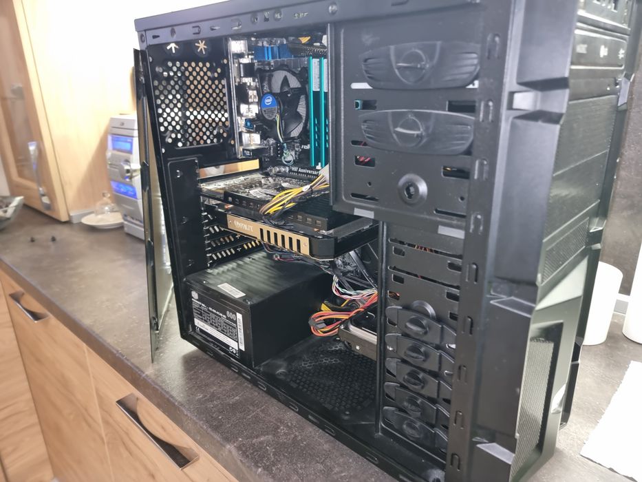 Работещ настолен компютър - Топ цена ! Без забележки!