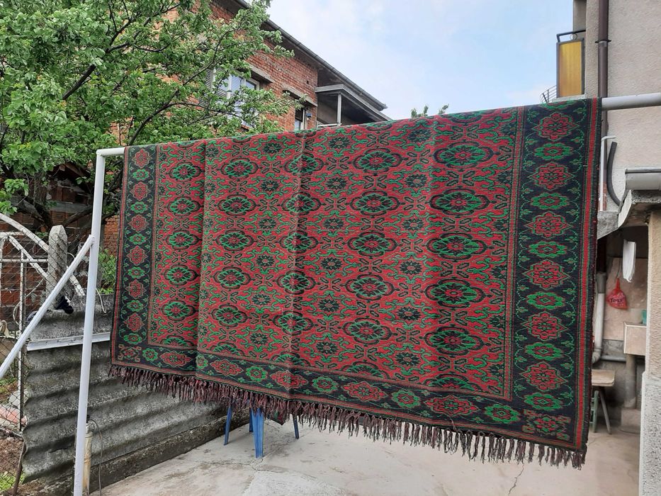 Продавам нови вълнени килими