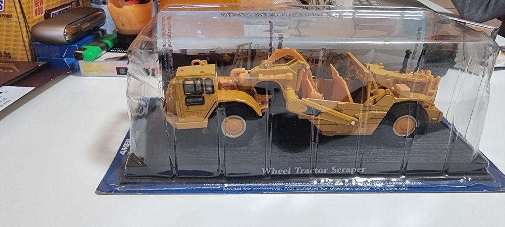 machetă tractor scraper