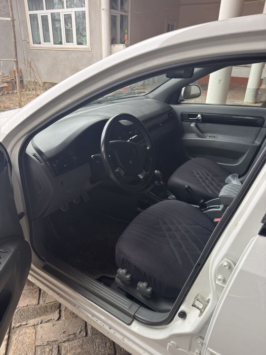 Lacetti 2013 sotiladi