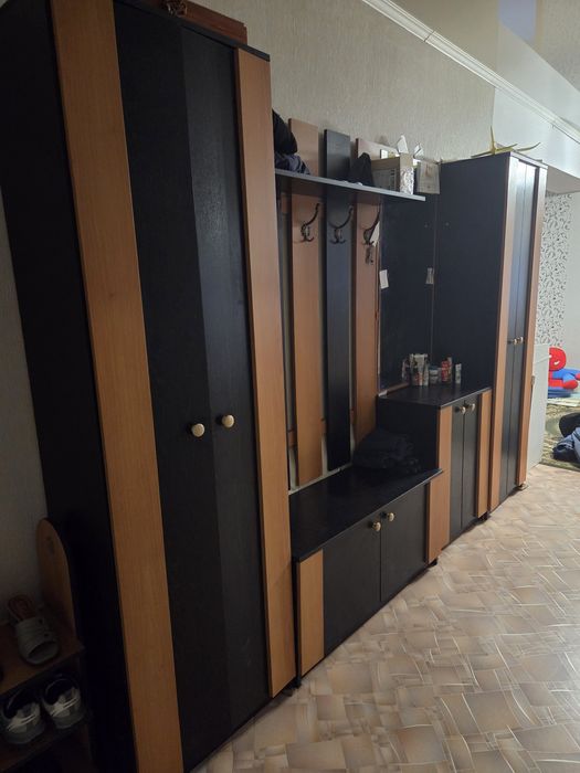 Срочно продам комод,,2 тумбочки